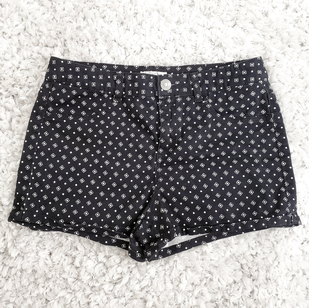 NWOT SO Diamond Pattern Black Shorts Size 11